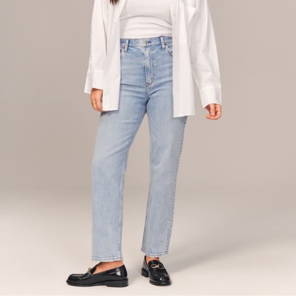 Abercrombie Curve Love Ultra High Rise Ankle Straight Jeans - Picture 1 of 6